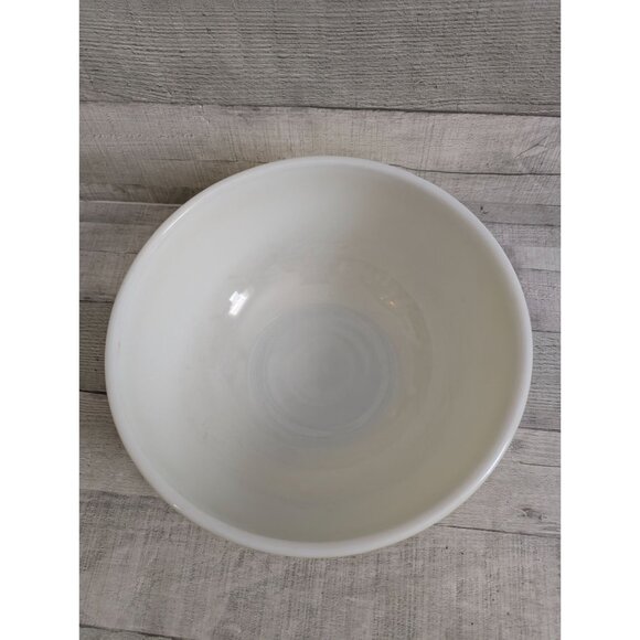 Vintage Pyrex Yellow Milk Glass Mixing Bowl 2.5 Qt - Picture 2 of 7